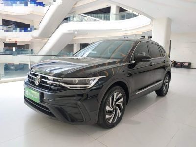 Volkswagen Tiguan L, 2025 г., чёрный, 20 000 км Volkswagen Tiguan L 2024 исполнение «Чучжун» 300TSI автомат одна ведущая ось комплектация «Лунтэн»