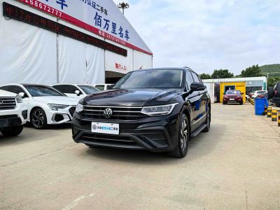 Volkswagen Tiguan L, 2025 г., чёрный, 20 000 км Volkswagen Tiguan L 2025 исполнение «Чучжун» 300TSI автомат одна ведущая ось комплектация «Лунтэн»