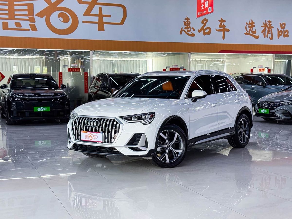 Audi Q3, 2024 г., белый, 20 000 км Audi 奥迪Q3, 2024 г., белый, 20 000 км