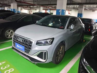 Audi A3, 2021 г., белый, 33 000 км Audi 奥迪Q2L, 2022 г., серебристый / серый, 67 500 км