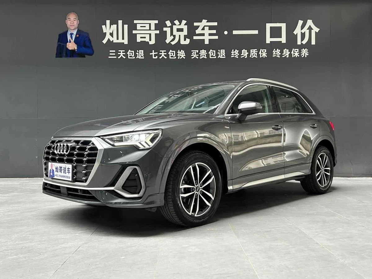 Audi Q3, 2021 г., серебристый / серый, 34 000 км Audi 奥迪Q3, 2021 г., серебристый / серый, 34 000 км