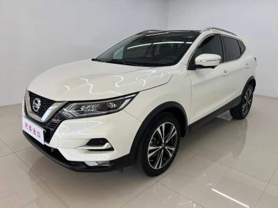 Nissan 骐达TIIDA, 2023 г., белый, 18 100 км Nissan 逍客, 2023 г., белый, 32 000 км