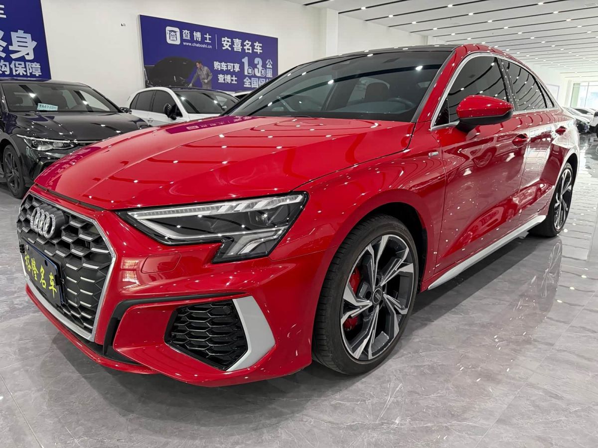 Audi A3, 2023 г., красный / фиолетовый, 41 000 км Audi A3, 2023 г., красный / фиолетовый, 41 000 км