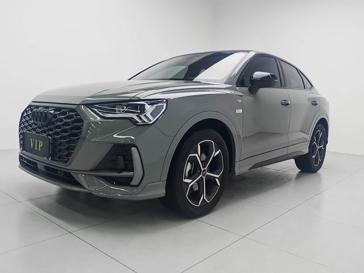 Audi 奥迪Q3 Sportback, 2024 г., серебристый / серый, 54 000 км