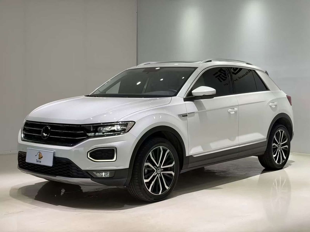 Volkswagen T-Roc, 2023 г., белый, 25 000 км Volkswagen T-Roc 2022 280TSI DSG одна ведущая ось Комфорт PLUS
