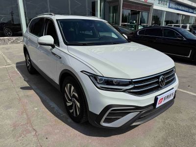 Volkswagen Tiguan L, 2023 г., шампань / коричневый, 28 600 км Volkswagen Tiguan L 2024 330TSI автомат одна ведущая ось комплектация «Умный комфорт»