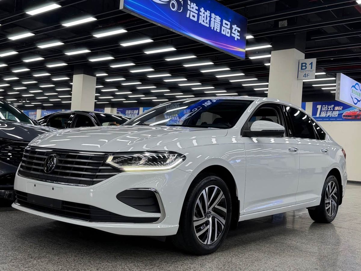 Volkswagen Lavida, 2022 г., белый, 61 000 км Volkswagen Lavida 2023 1.5L автомат пять миллионов версия