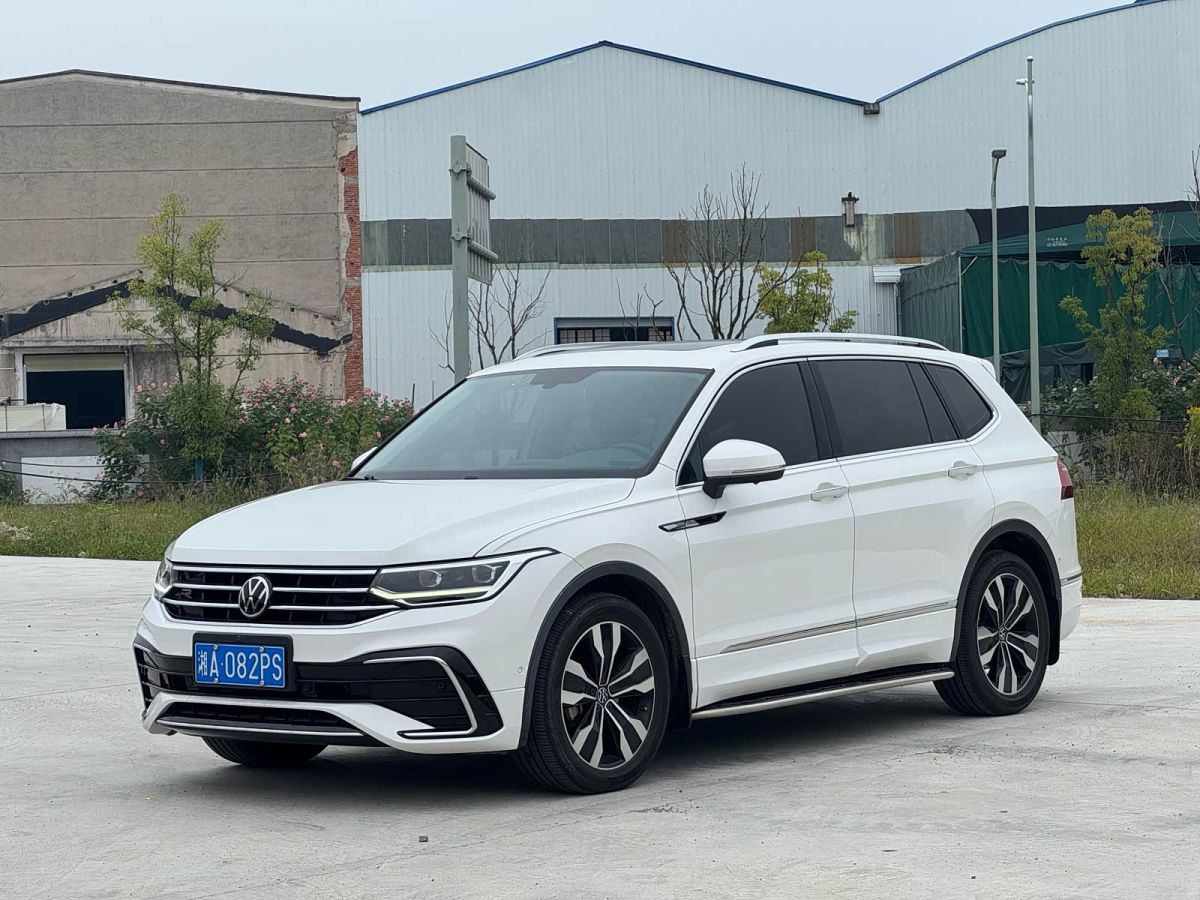 Volkswagen Tiguan L 2022 330TSI автомат одна ведущая ось R-Line комплектация «Юэсян»