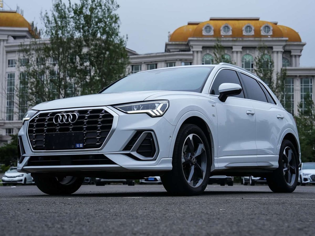 Audi Q3, 2022 г., белый, 38 000 км Audi 奥迪Q3, 2022 г., белый, 38 000 км