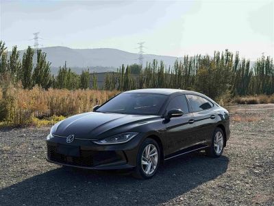 Volkswagen Lamando, 2023 г., серебристый / серый, 50 000 км Volkswagen Lamando 2023 Lamando L 280TSI DSG комплектация «Сюаньла»