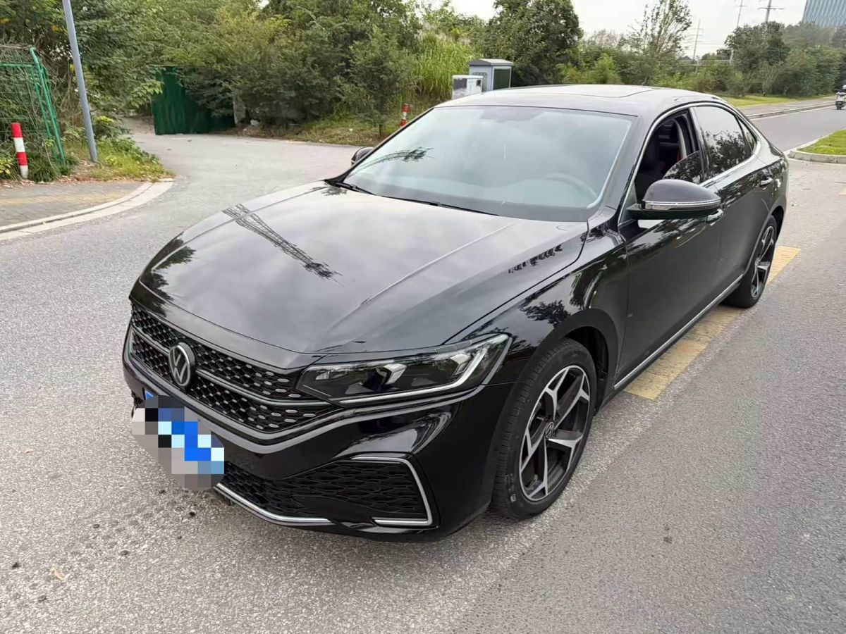 Volkswagen Passat, 2024 г., чёрный, 16 000 км Volkswagen Passat 2024 330TSI исполнение «Звёздное небо» комплектация «Элита»