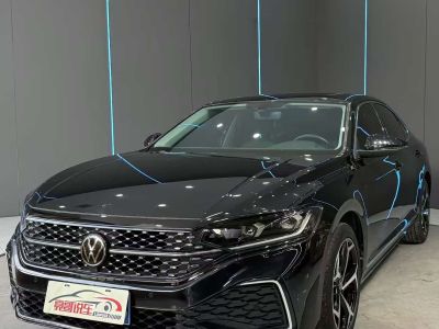 Volkswagen Passat, 2023 г., чёрный, 43 000 км Volkswagen Passat 2023 330TSI исполнение «Звёздное небо» комплектация «Элита»