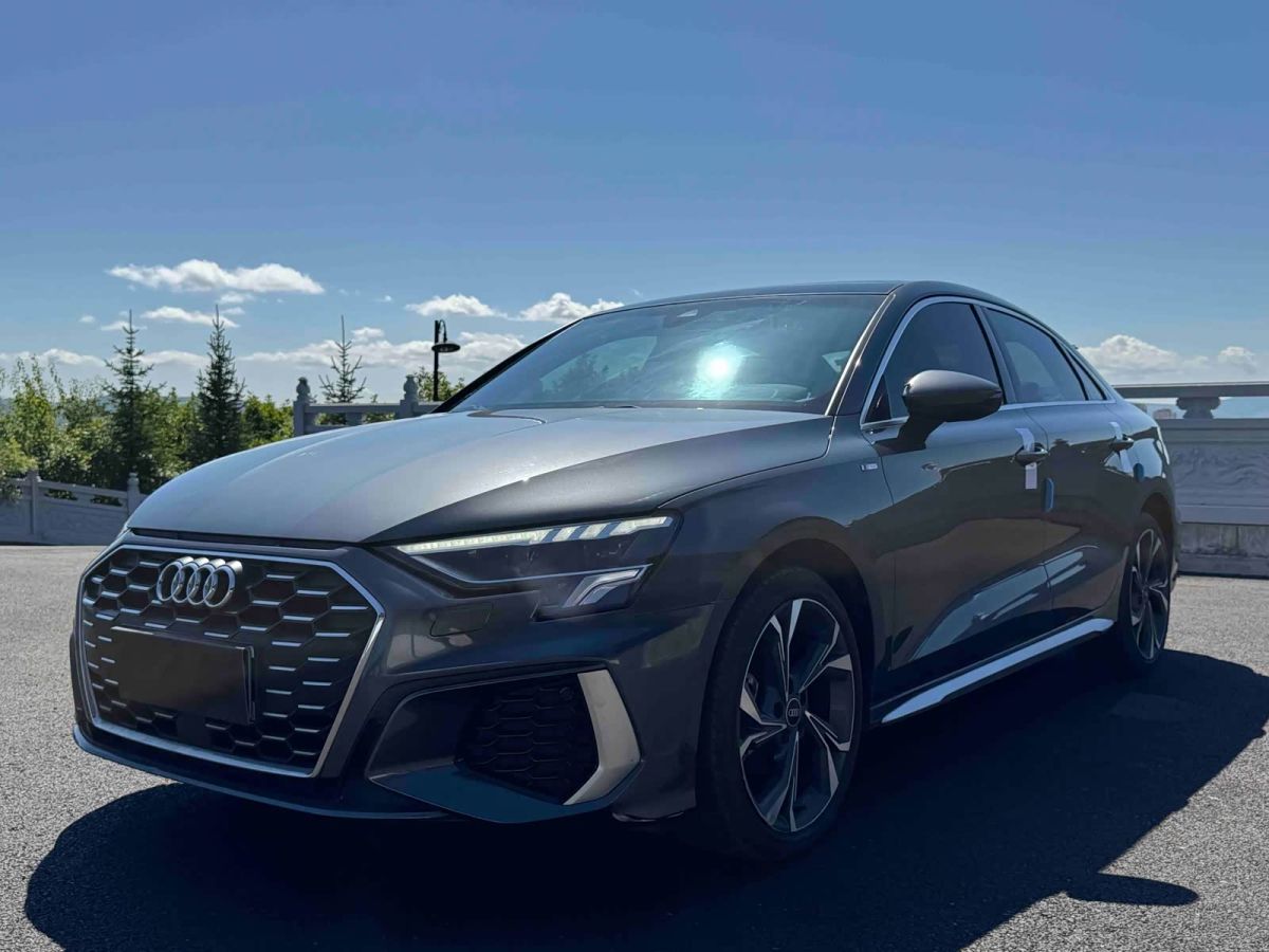 Audi A3, 2022 г., серебристый / серый, 53 000 км