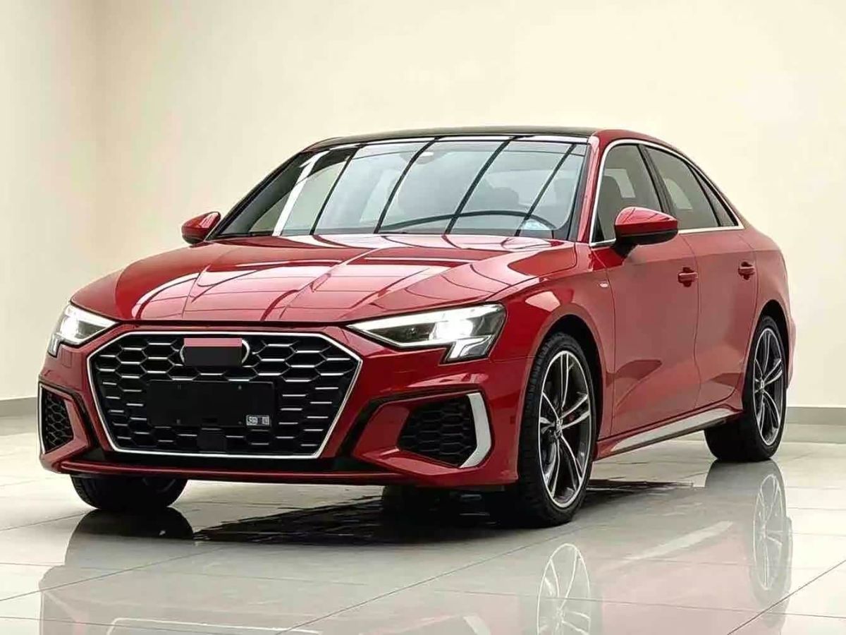 Audi A3, 2023 г., красный / фиолетовый, 45 000 км
