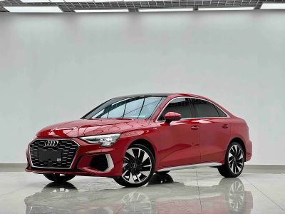 Audi A3, 2023 г., красный / фиолетовый, 45 000 км