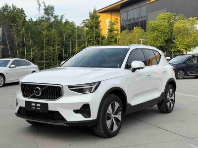 Volvo 沃尔沃XC40, 2022 г., синий, 71 100 км Volvo 沃尔沃XC40, 2023 г., белый, 9 000 км