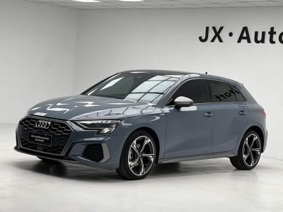 Audi A3, 2022 г., серебристый / серый, 50 200 км Audi A3, 2022 г., серебристый / серый, 52 000 км