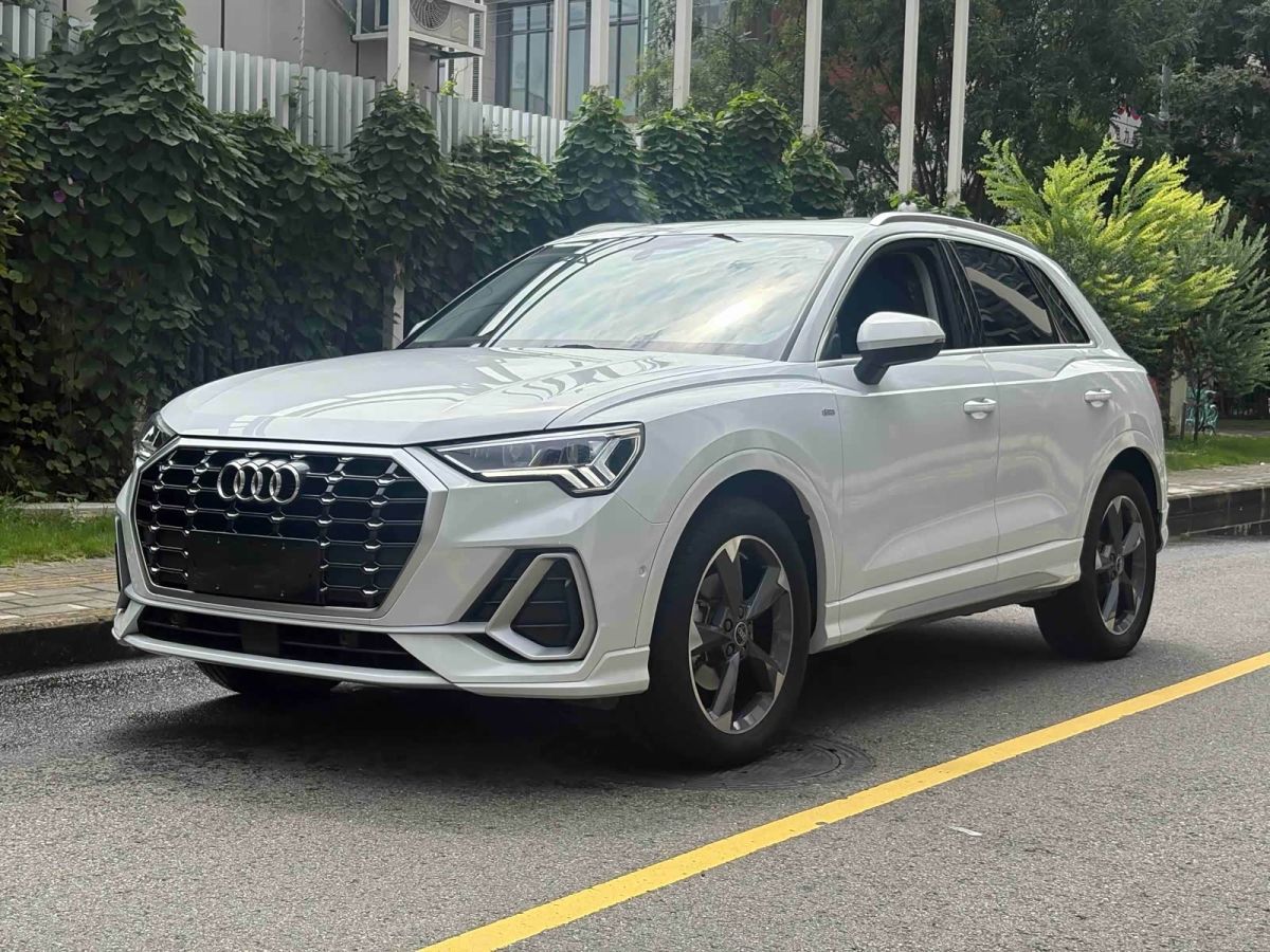 Audi Q3, 2021 г., белый, 70 000 км Audi 奥迪Q3, 2021 г., белый, 70 000 км