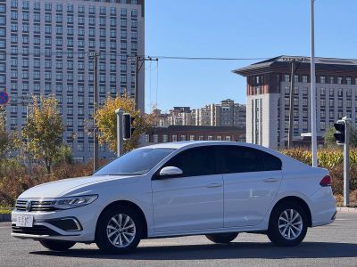 Volkswagen Bora, 2023 г., белый, 29 000 км Volkswagen Bora 2023 1.5L автомат Чансин ограниченная серия