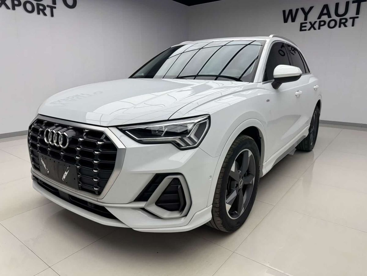 Audi 奥迪Q3, 2022 г., белый, 18 000 км