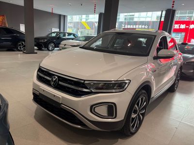 Volkswagen T-Roc, 2024 г., белый, 29 500 км Volkswagen T-Roc 2024 280TSI DSG одна ведущая ось Шигуан версия