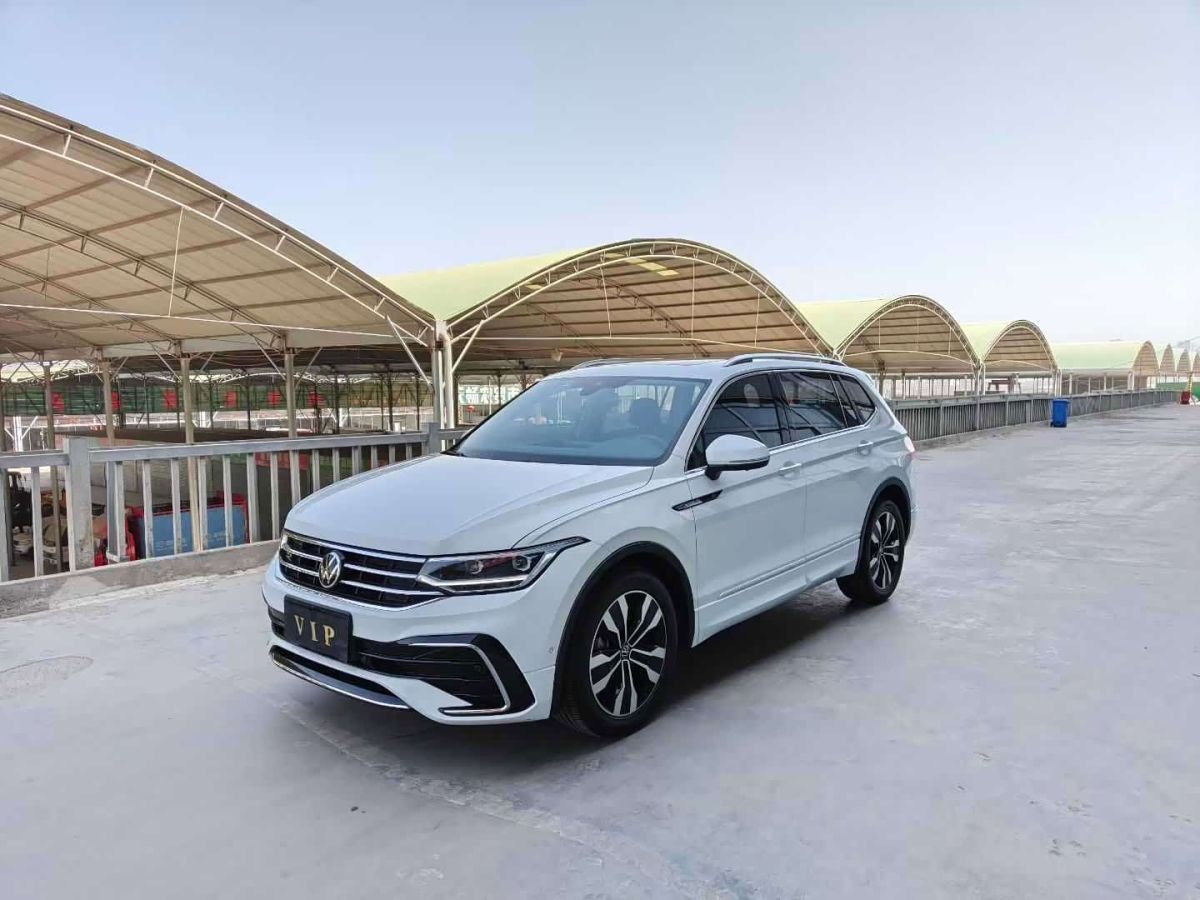 Volkswagen Tiguan L 2024 исполнение «Чучжун» 330TSI автомат одна ведущая ось R-Line Лунъяо версия