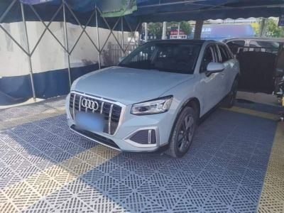 Audi Q2L, 2023 г., белый, 69 000 км Audi 奥迪Q2L, 2023 г., серебристый / серый, 25 000 км