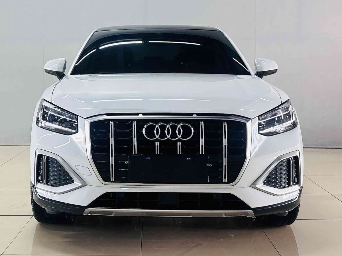 Audi 奥迪Q2L, 2024 г., белый, 22 000 км