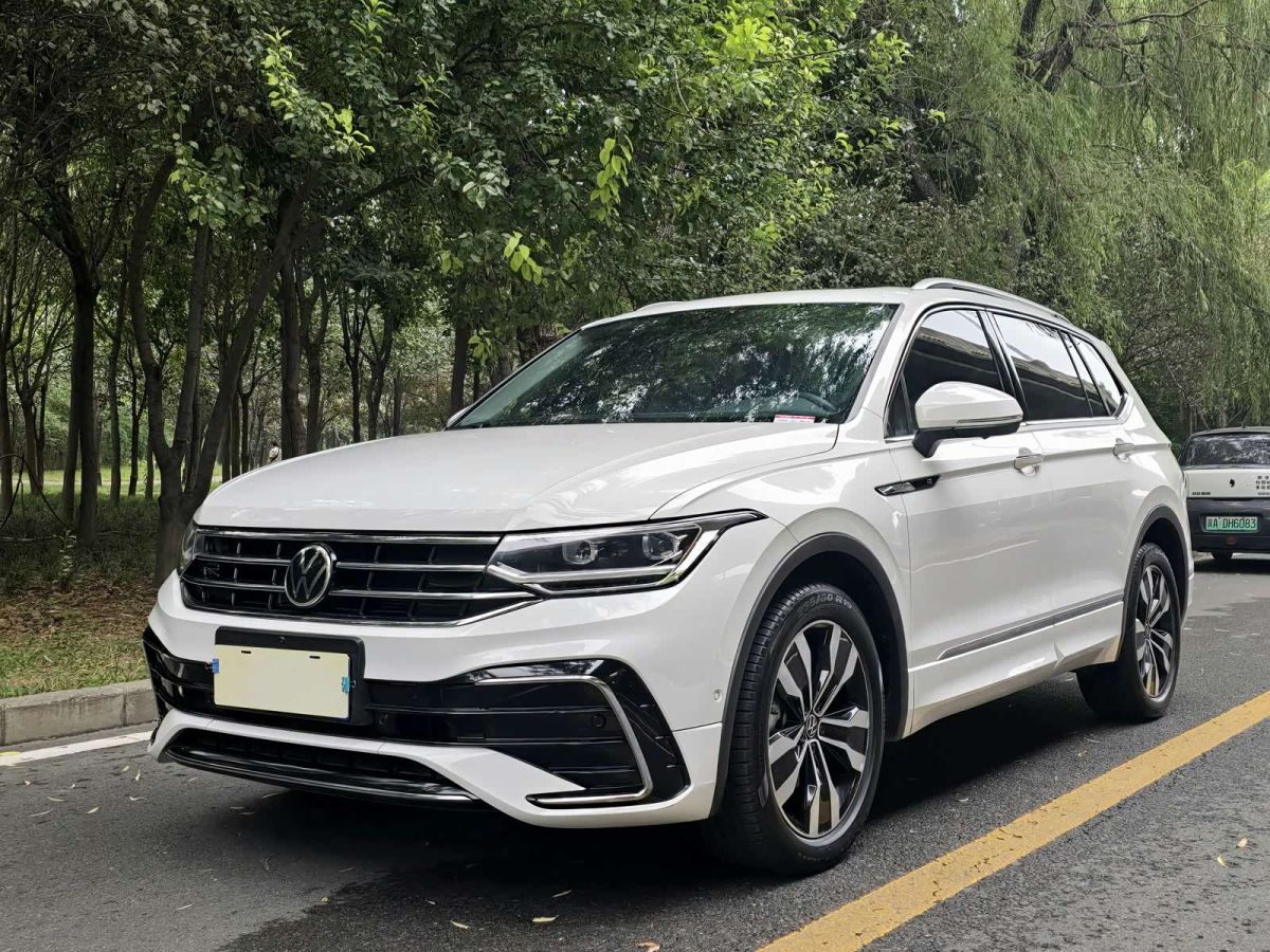 Volkswagen Tiguan L 2022 330TSI автомат одна ведущая ось R-Line комплектация «Юэсян»
