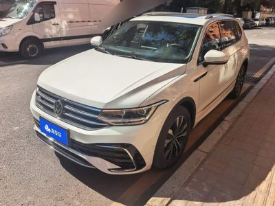 Volkswagen Tiguan L, 2025 г., чёрный, 20 000 км Volkswagen Tiguan L 2025 исполнение «Чучжун» 330TSI автомат одна ведущая ось R-Line Лунъяо версия