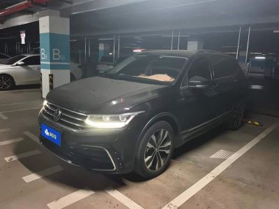 Volkswagen Tiguan L, 2024 г., чёрный, 30 000 км Volkswagen Tiguan L 2023 обновлённая версия 330TSI автомат одна ведущая ось R-Line Флагман