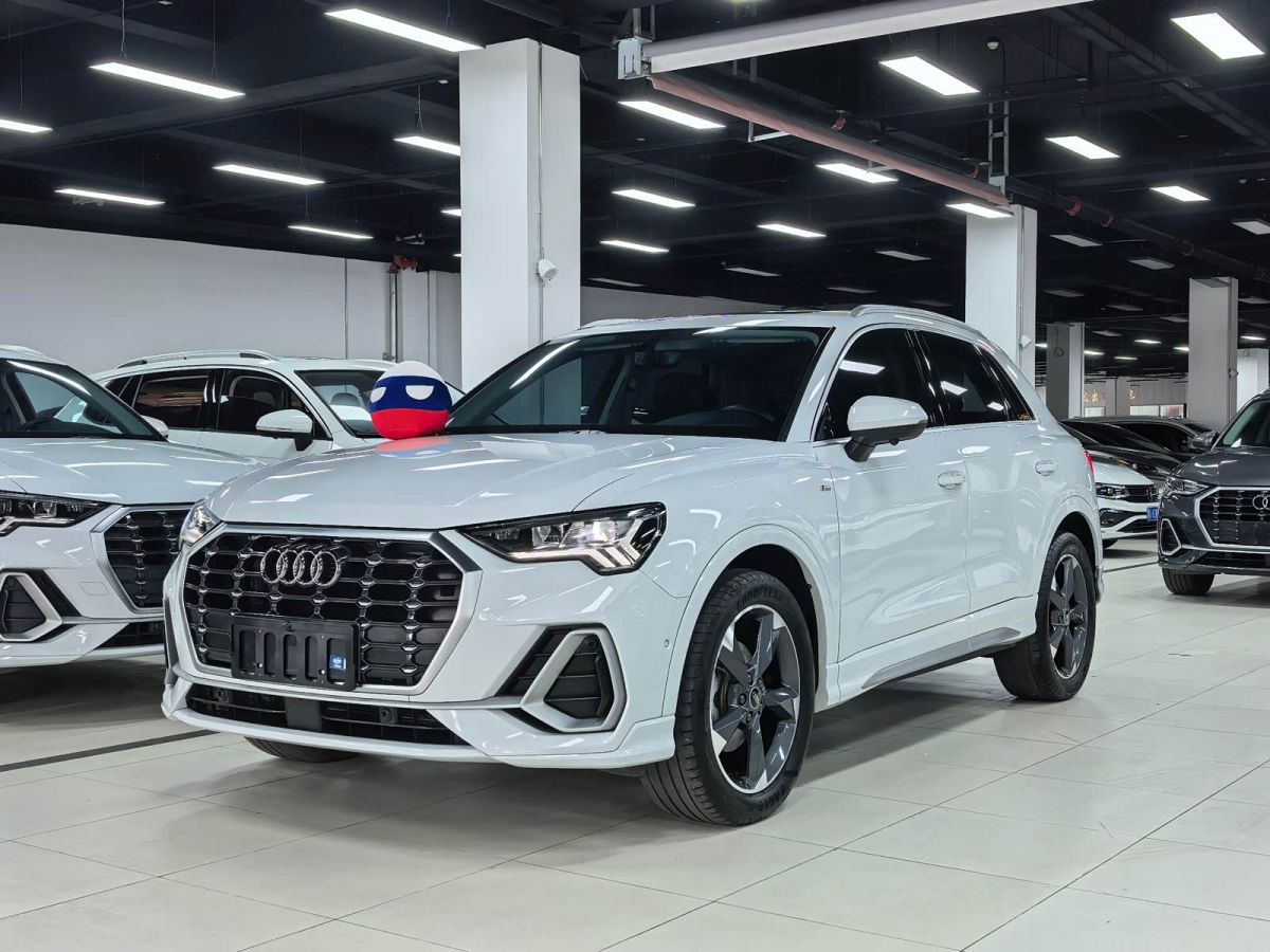 Audi Q3, 2023 г., белый, 55 000 км Audi 奥迪Q3, 2023 г., белый, 55 000 км
