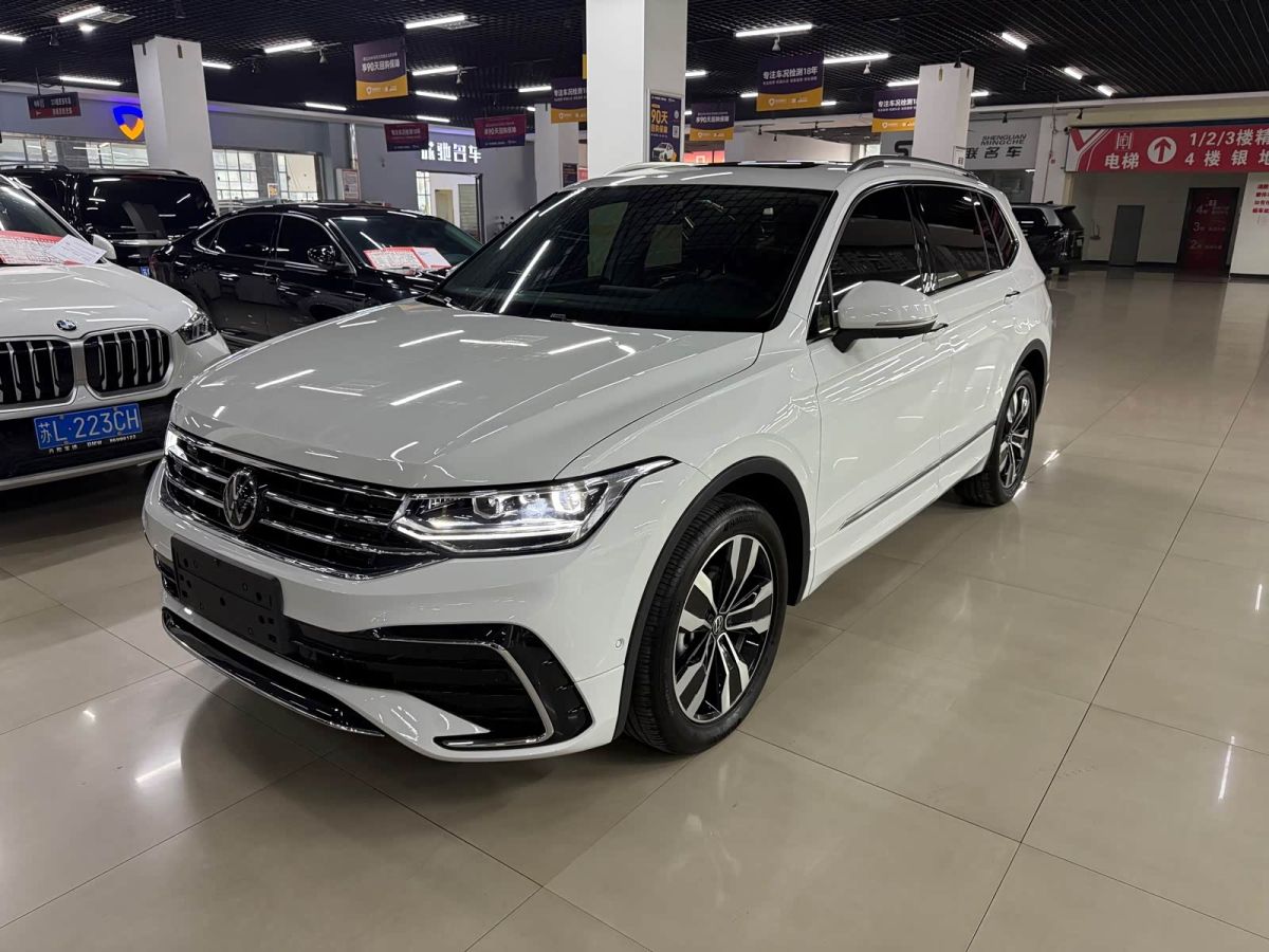 Volkswagen Tiguan L, 2026 г., белый, 10 000 км Volkswagen Tiguan L 2025 исполнение «Чучжун» 330TSI автомат одна ведущая ось R-Line Лунъяо версия