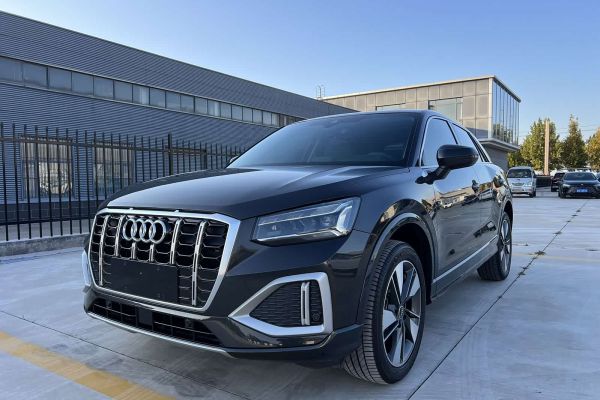 Audi 奥迪Q2L, 2022 г., чёрный, 16 000 км