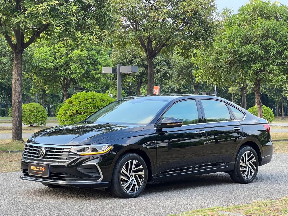 Volkswagen Lavida, 2022 г., чёрный, 40 000 км Volkswagen Lavida 2023 1.5L автомат комплектация «Маньи»