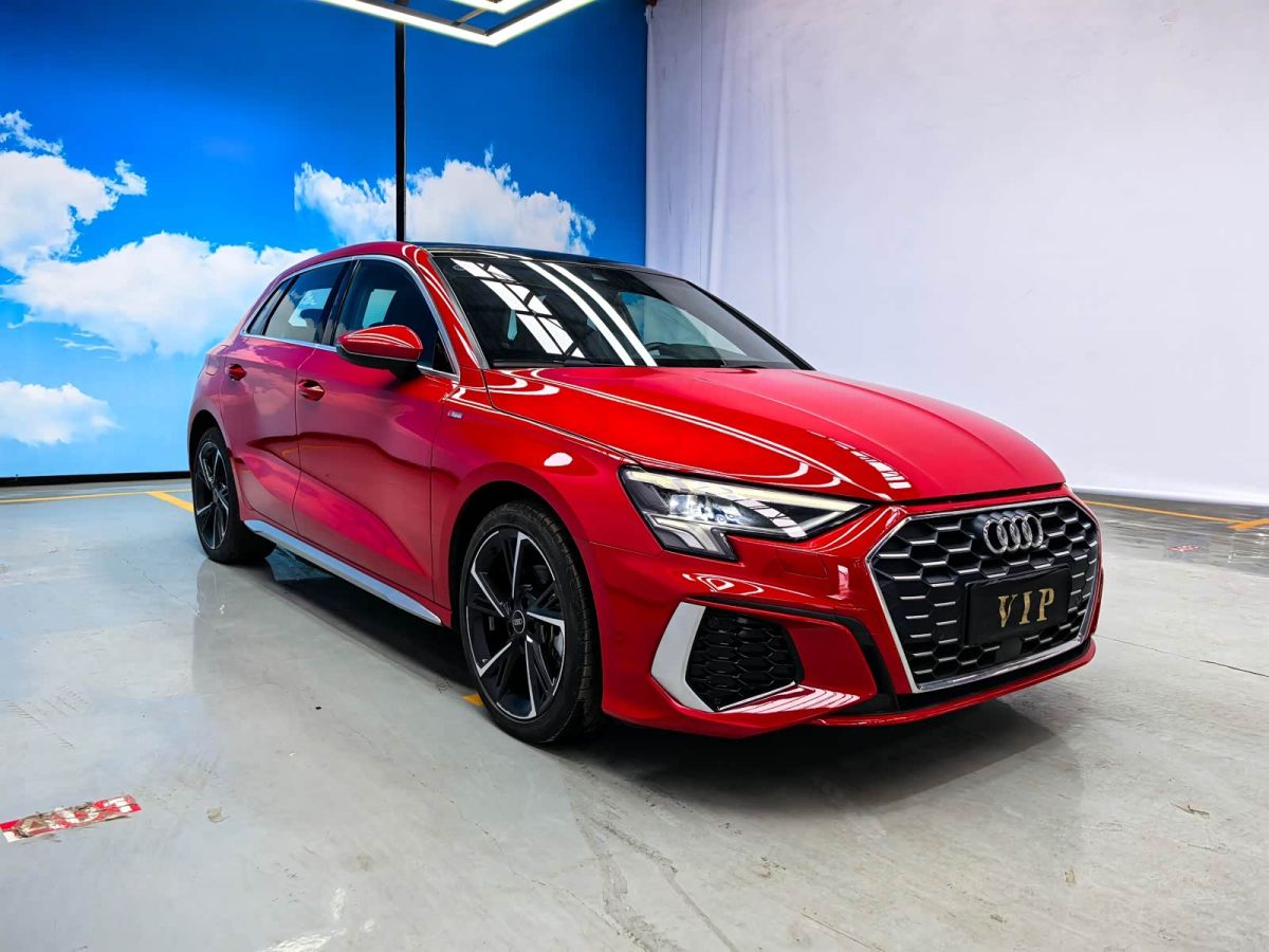 Audi A3, 2023 г., красный / фиолетовый, 21 000 км