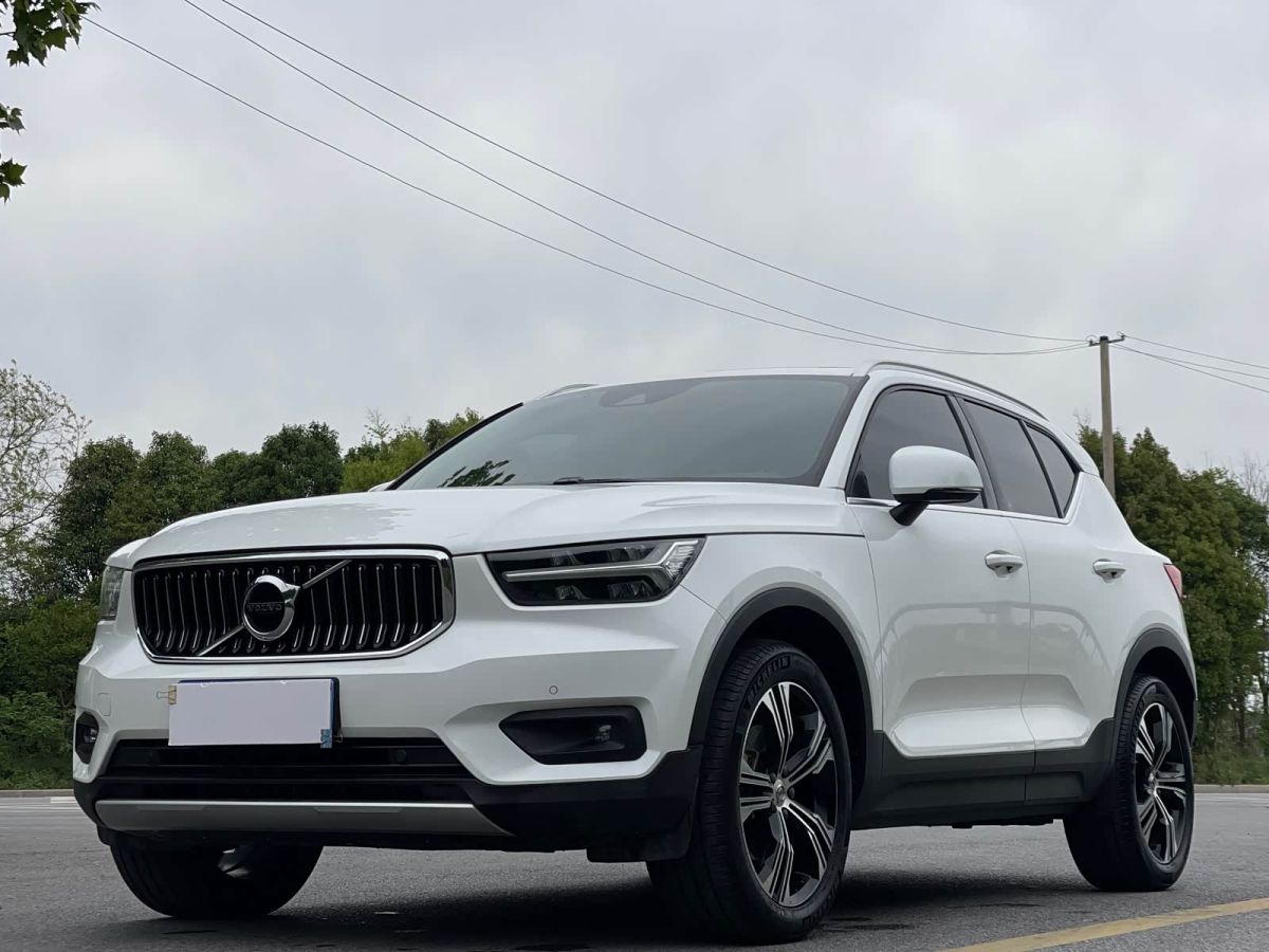 Volvo 沃尔沃XC40, 2021 г., белый, 70 000 км