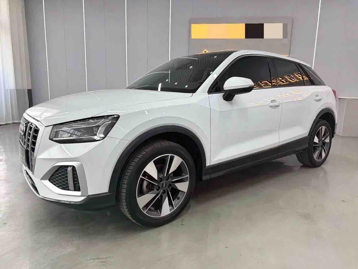 Audi 奥迪Q2L, 2022 г., белый, 50 000 км