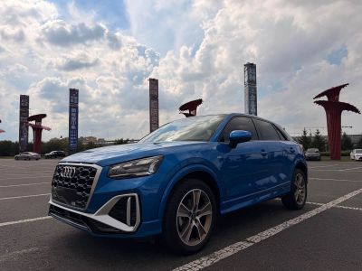 Audi Q2L, 2022 г., серебристый / серый, 65 000 км Audi 奥迪Q2L, 2022 г., синий, 35 000 км