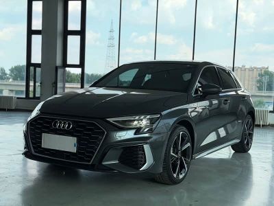 Audi A3, 2024 г., серебристый / серый, 14 000 км Audi A3, 2024 г., серебристый / серый, 14 000 км