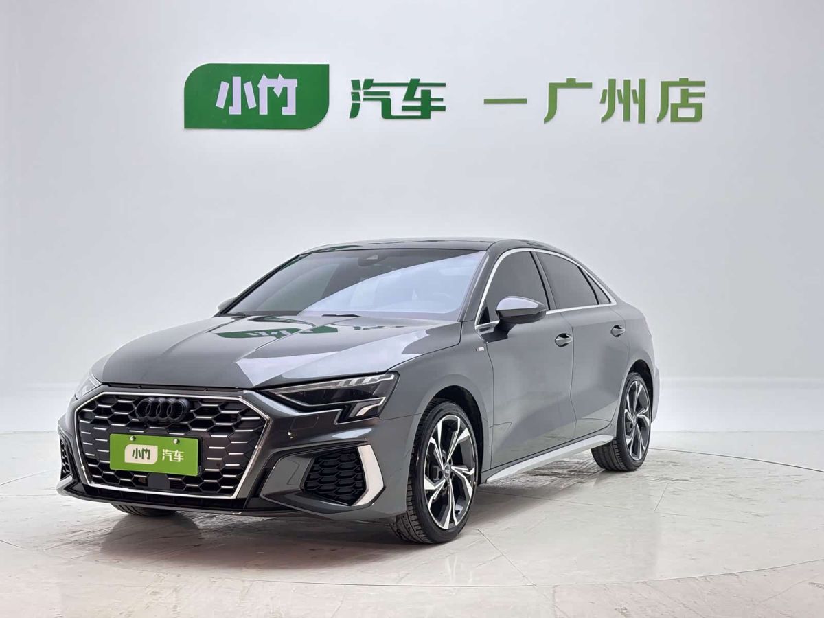 Audi A3, 2023 г., серебристый / серый, 35 000 км Audi A3, 2023 г., серебристый / серый, 35 000 км
