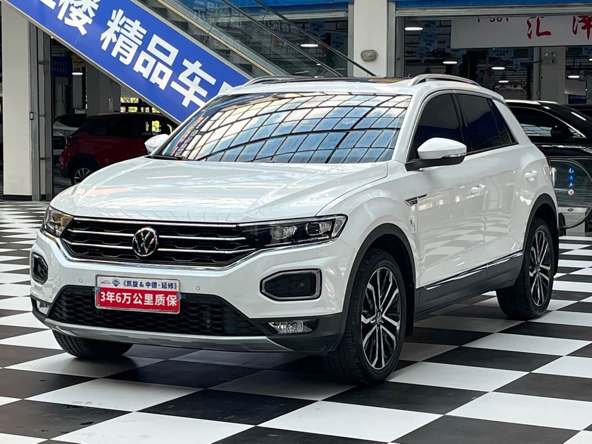 Volkswagen T-Roc, 2023 г., белый, 16 000 км Volkswagen T-Roc 2022 280TSI DSG одна ведущая ось Комфорт PLUS