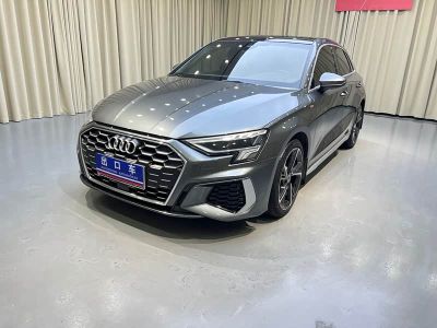 Audi A3, 2023 г., серебристый / серый, 25 900 км Audi A3, 2023 г., серебристый / серый, 30 000 км