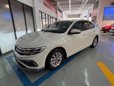 Volkswagen Bora, 2023 г., белый, 50 000 км Volkswagen Bora 2023 200TSI DSG Чансин версия