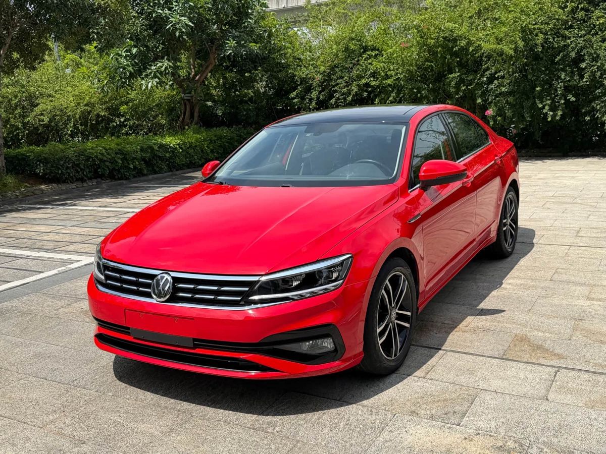 Volkswagen Lamando, 2021 г., красный / фиолетовый, 40 000 км Volkswagen Lamando 2021 обновлённая версия 280TSI DSG Комфорт