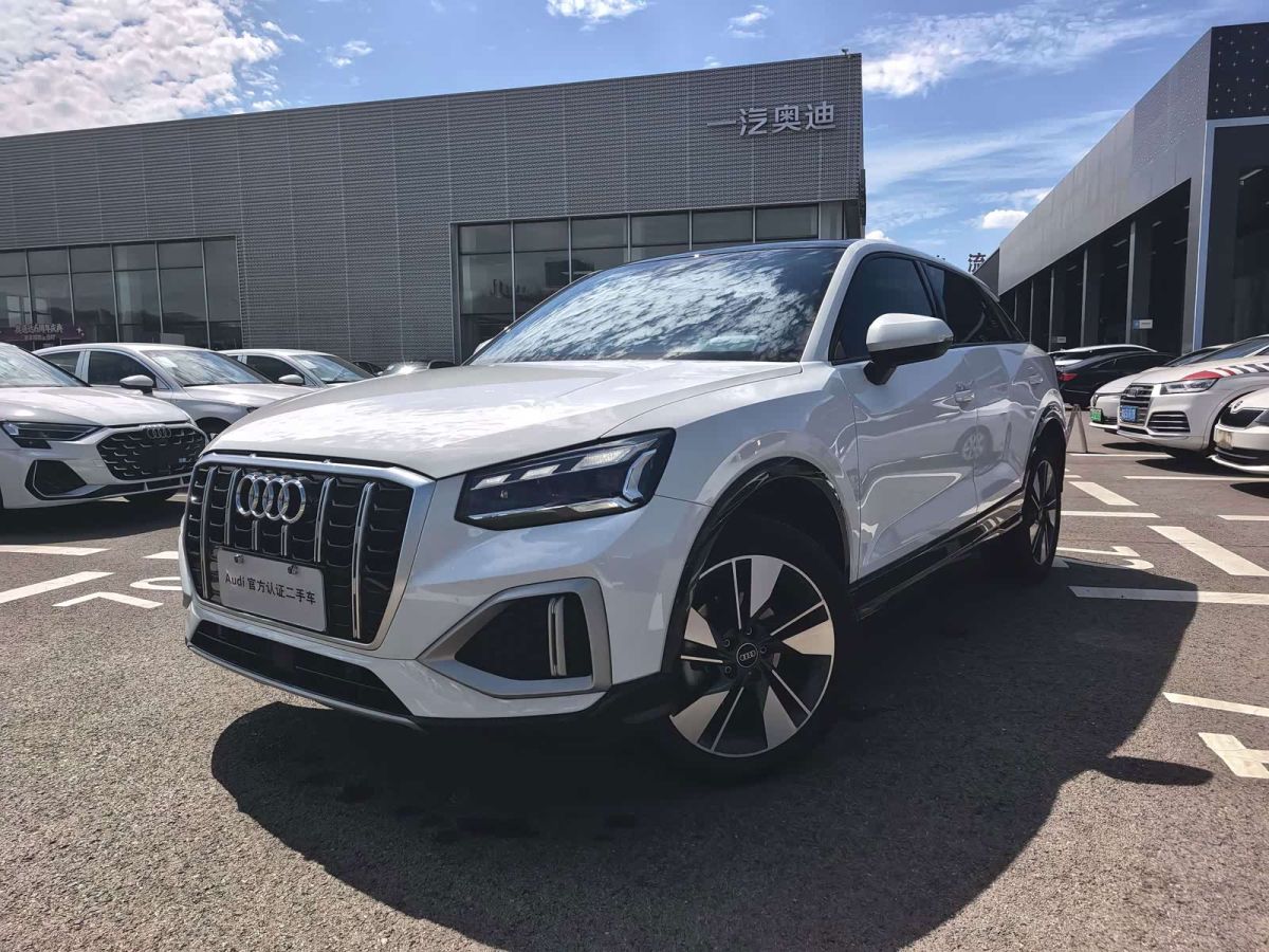 Audi 奥迪Q2L, 2023 г., белый, 43 000 км