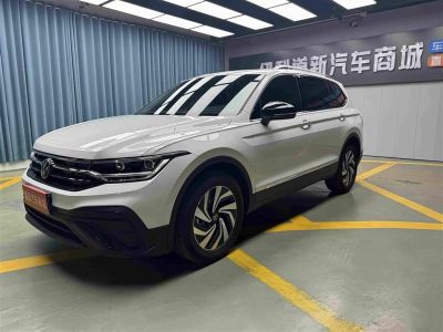 Volkswagen Tiguan L, 2023 г., шампань / коричневый, 28 600 км Volkswagen Tiguan L 2024 300TSI автомат одна ведущая ось комплектация «Умный комфорт»