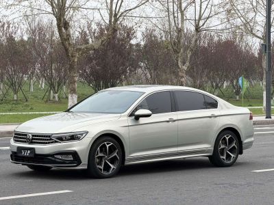 Volkswagen Magotan, 2023 г., чёрный, 75 600 км Volkswagen Magotan 2023 200 × десять тысяч выпущенных автомобилей, юбилейная серия 330TSI DSG комплектация «Лидер»