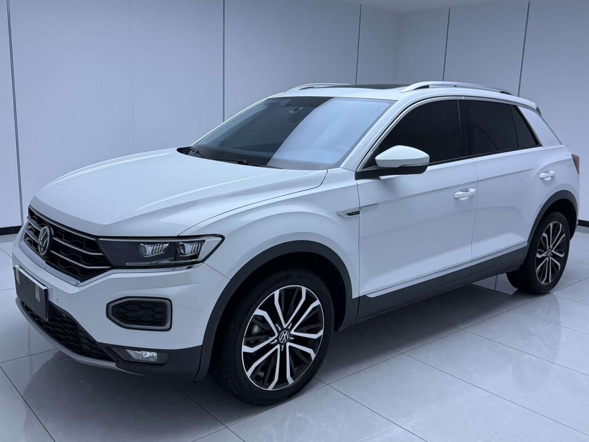 Volkswagen T-Roc, 2022 г., белый, 26 000 км Volkswagen T-Roc 2022 280TSI DSG одна ведущая ось Комфорт PLUS