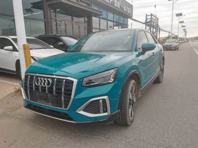 Audi Q2L, 2022 г., серебристый / серый, 65 000 км Audi 奥迪Q2L, 2022 г., синий, 49 000 км